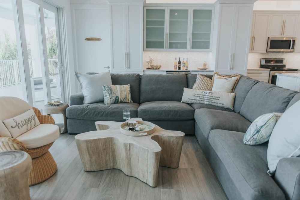 Cozy L-sectional with lots of throw pillows and coffee table in vacation rental in Marathon Florida